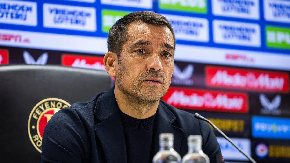 Van Bronckhorst affirme que Jakub Moder ne peut pas quitter Feyenoord