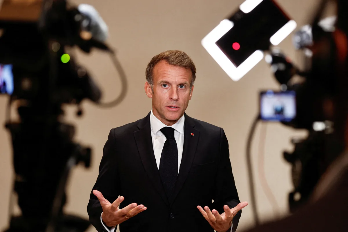 Macron condanna le dichiarazioni dei leader stranieri dopo le violenze del 17 ottobre in Francia