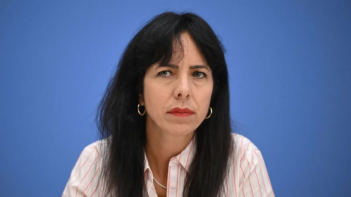 Berlin's Left Party Faces Challenges After Clan Member Attends Election Party