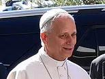 Le pape Léon XIV recommence à marcher et à manger après une opération pour un cancer du poumon