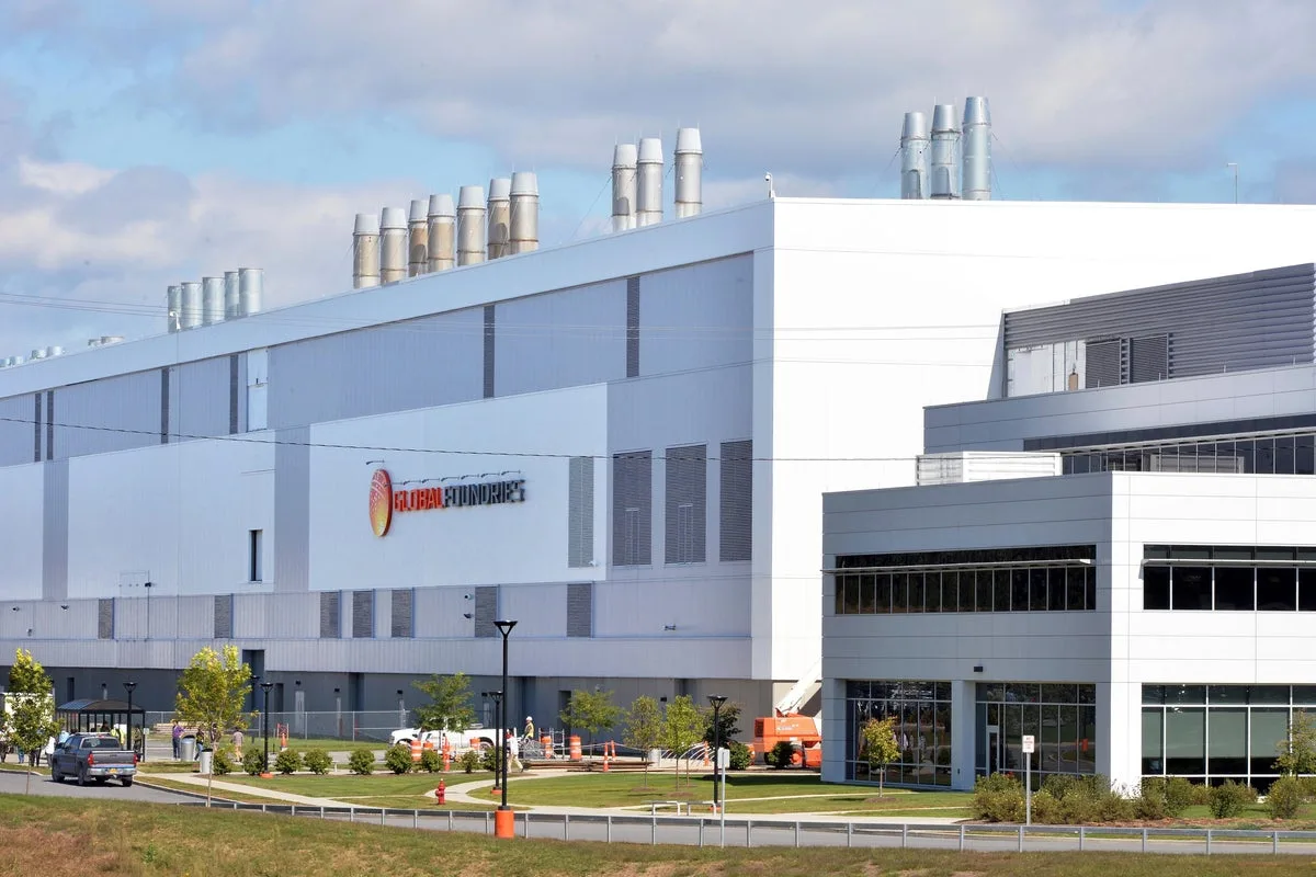 GlobalFoundries planea dos nuevas fábricas de chips en Nueva York con hasta 21.000 millones de dólares de financiación japonesa