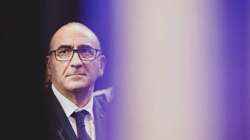 Le ministre de l'Intérieur suspend l'utilisation des grenades sonores
