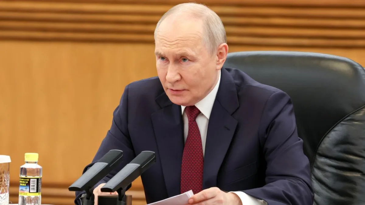Putin afferma che la Russia è pronta a un accordo di pace duraturo con l’Ucraina, non a un cessate il fuoco