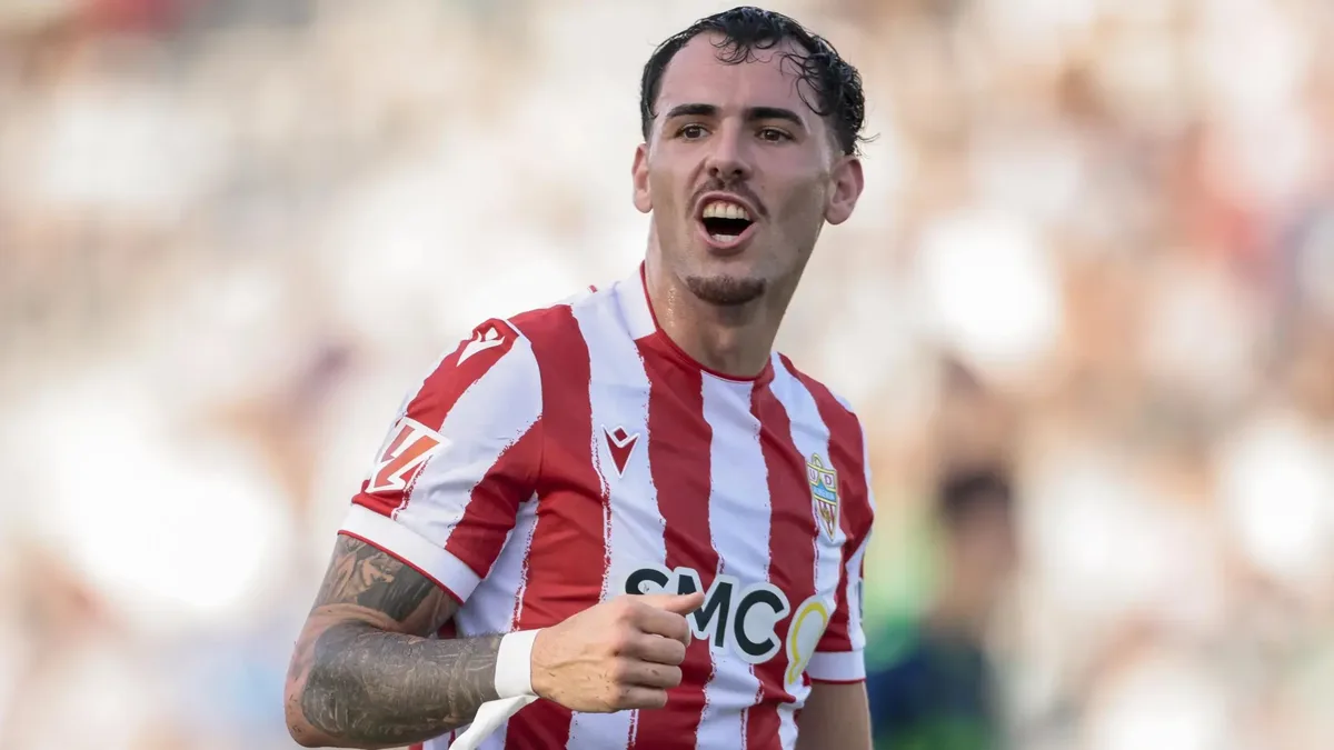 Álex Sola, footballeur d'Almería, a un accident et s'enfuit
