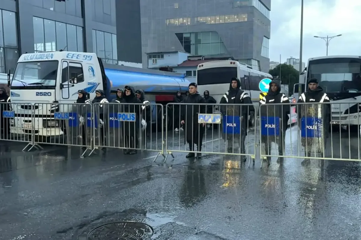 Türkei nimmt elf Personen bei Ermittlungen gegen Halk-TV-Vorsitzenden fest; TMSF als Treuhänder für verbundene Unternehmen eingesetzt