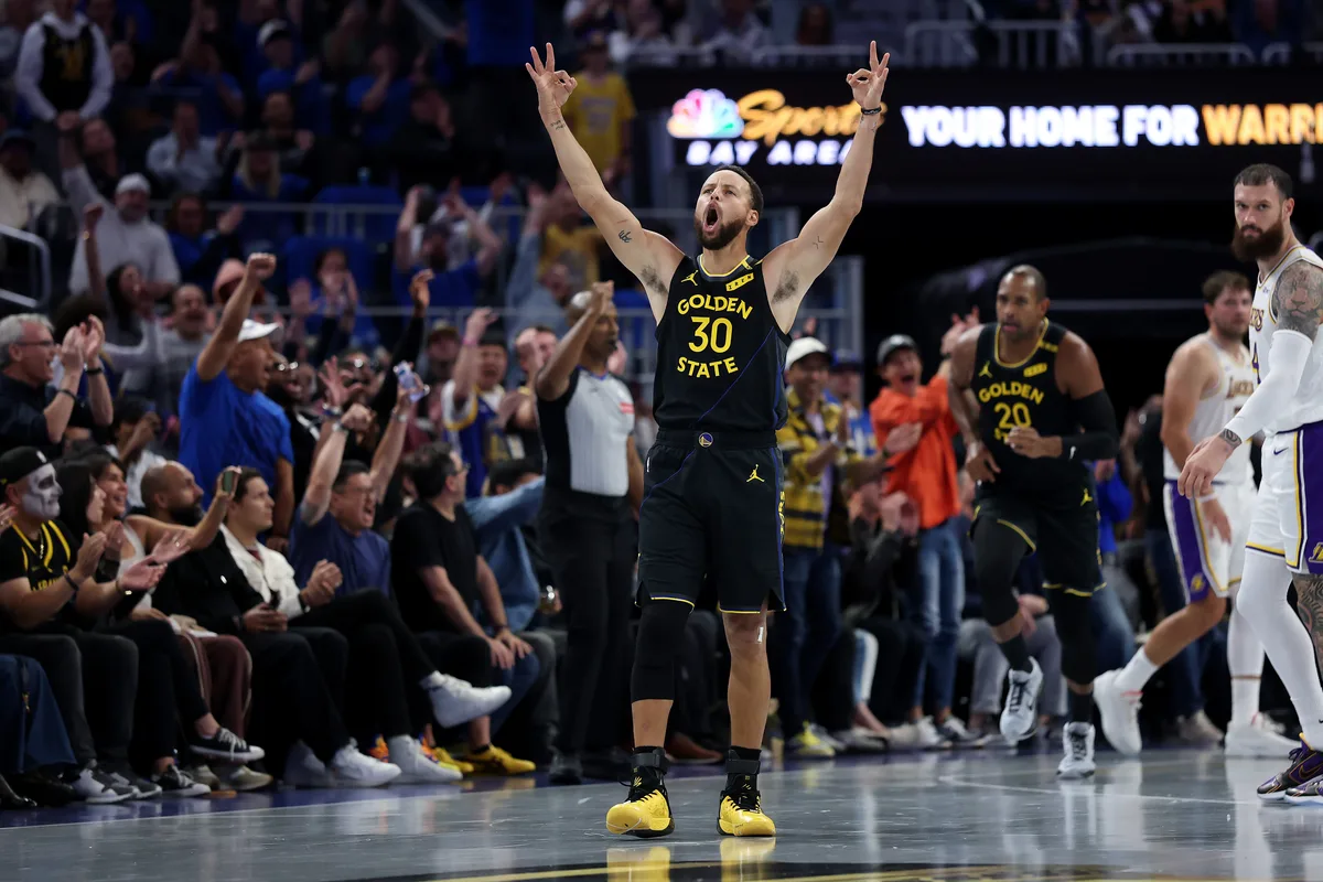I Warriors rimontano da -25 e battono i Lakers all’esordio in NBA Cup
