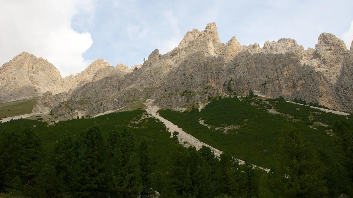 Deutscher Tourist stürzt 200 Meter in den Tod in den Dolomiten