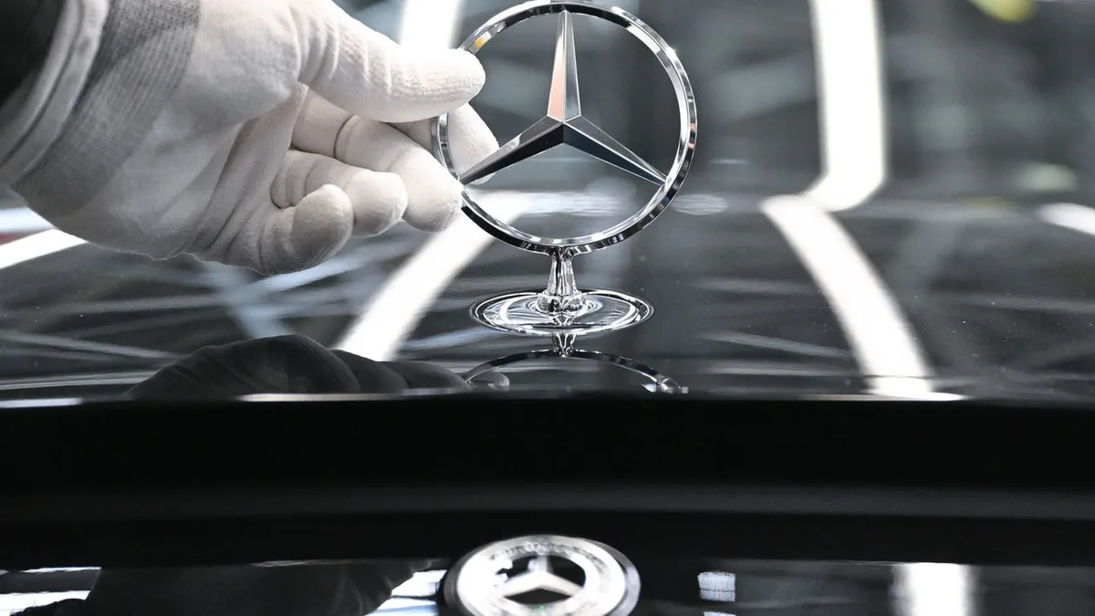Mercedes-Benz requerirá a los empleados en la oficina cuatro días a la semana