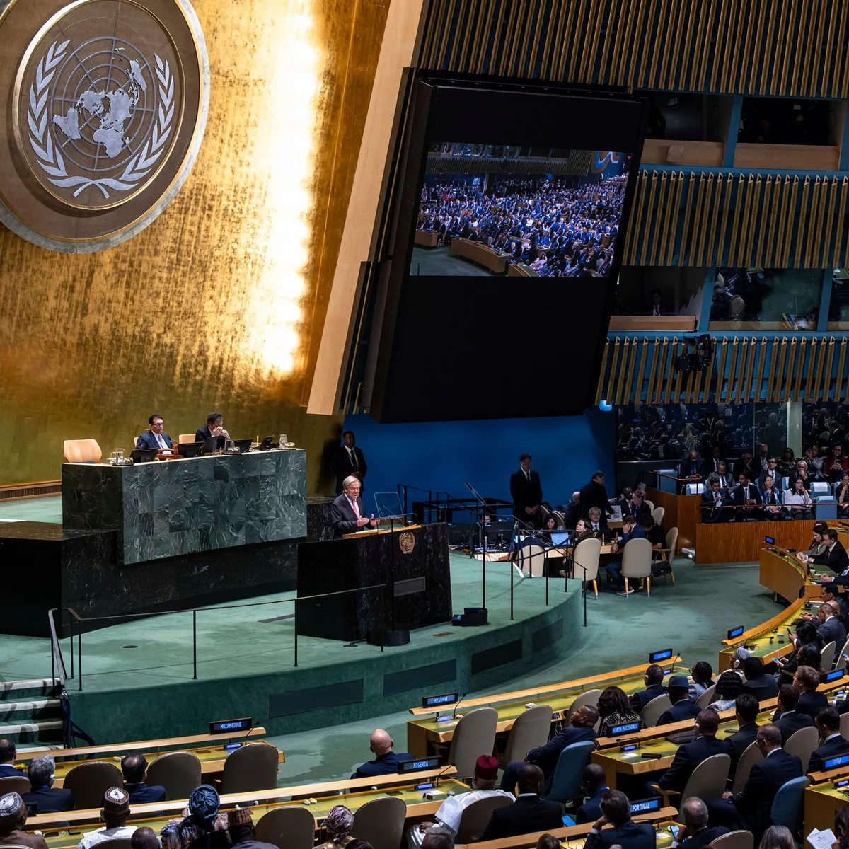 Il presidente iraniano Masoud Pezeshkian parla all'U.N.