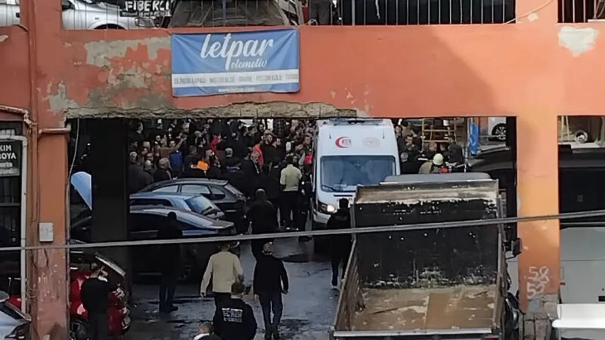 Balcony Partially Collapses at Ümraniye Industrial Site, Injuring Three Workers