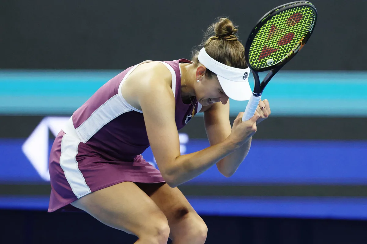 Elise Mertens verslaat Iga Świątek en bereikt halve finale in Beijing