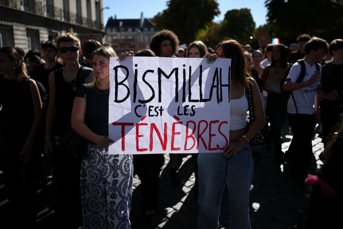 What the ‘Bismillah, c’est les ténèbres’ Slogan Means in French Protests