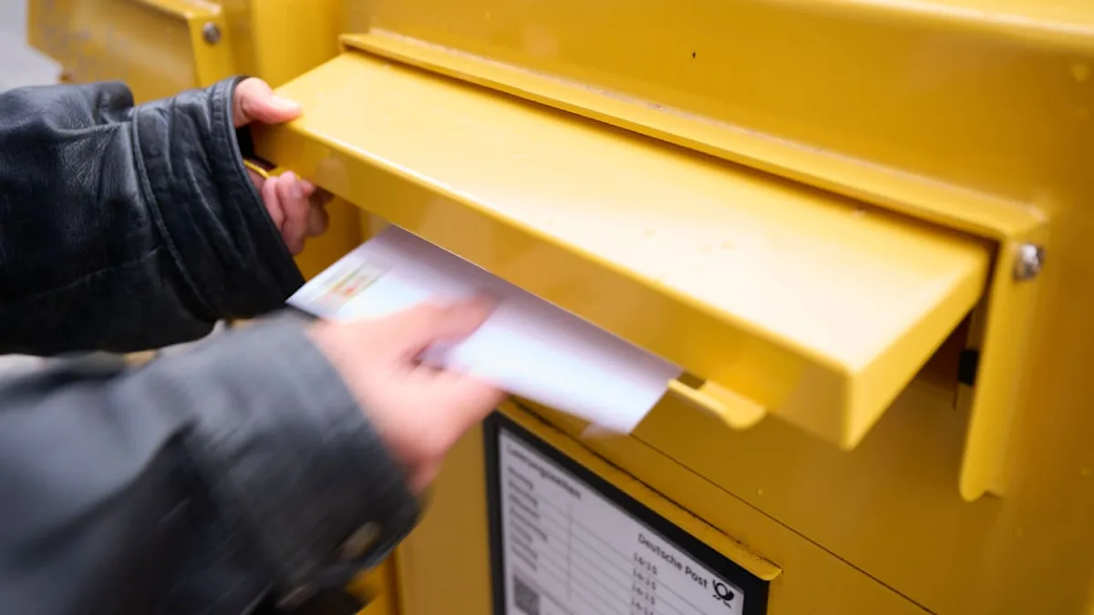In Germania il costo della spedizione delle lettere potrebbe salire del 20,35%, a 1,14 euro nel 2027