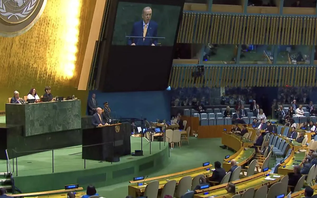 Erdoğan advierte en la ONU sobre políticas de neutralidad de género que afectan a las familias
