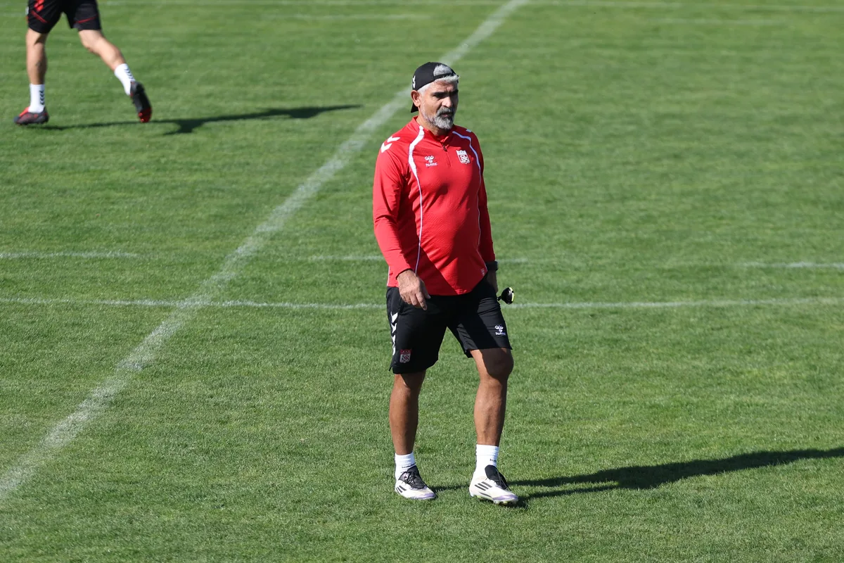 El Sivasspor se separa de su entrenador İsmet Taşdemir