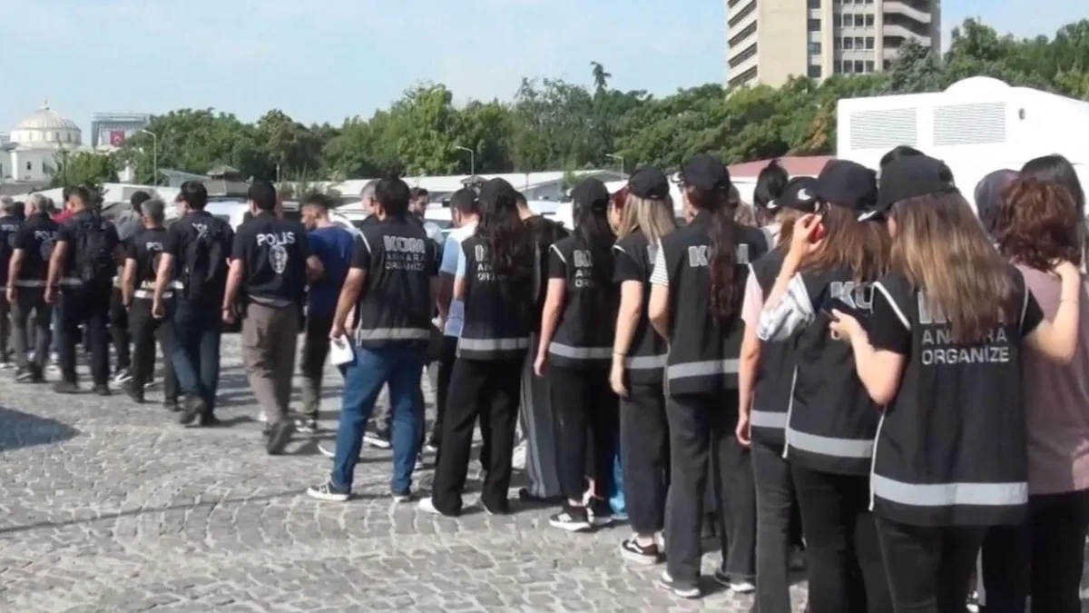 Türkiye, 14 ilde suç örgütlerine yönelik operasyonlarda 31 kişiyi gözaltına aldı; 20 kişi tutuklandı