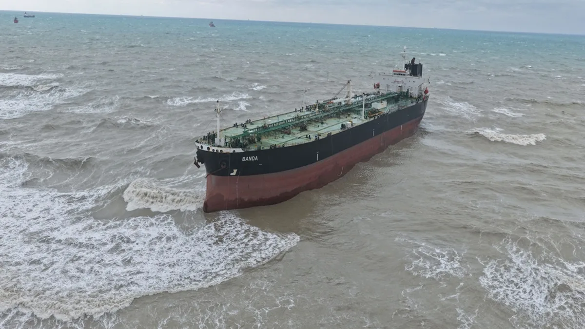 Tanker BANDA unter liberianischer Flagge nach Auflaufen vor Istanbul wieder flottgemacht