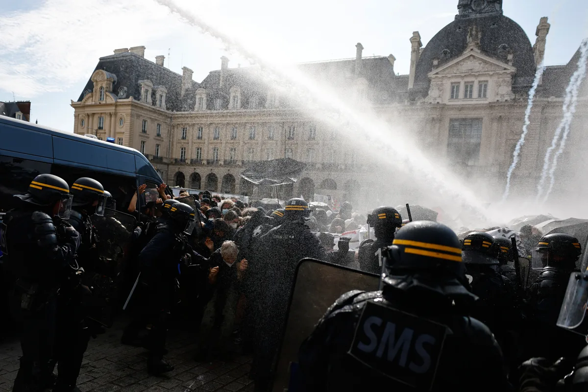 Massive Schulproteste in Frankreich führen zu Polizeikonflikten
