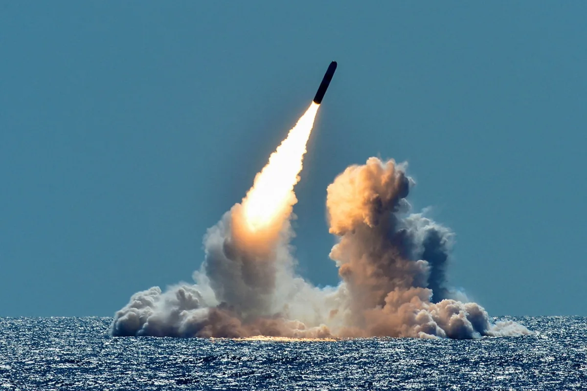 Frankrijk test nieuwe nucleaire M51.3-raket met Macron