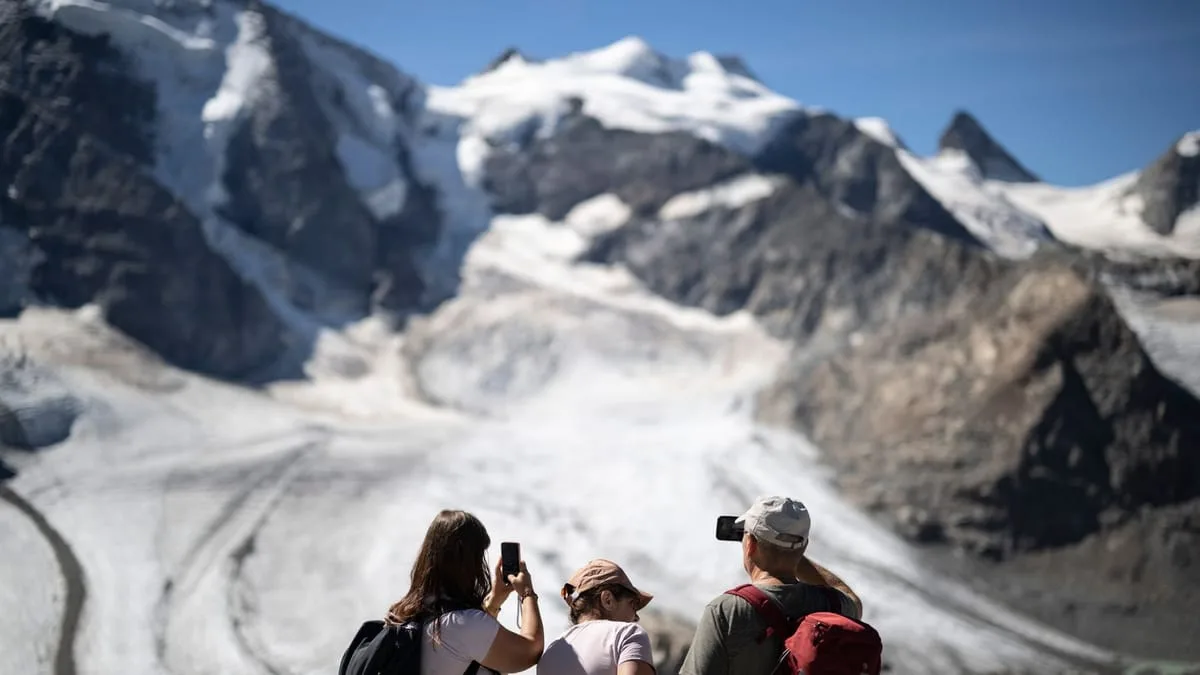Hitzewellen verursachen erhebliche Auswirkungen auf die Alpen-Gletscher in der Schweiz, Österreich und Deutschland