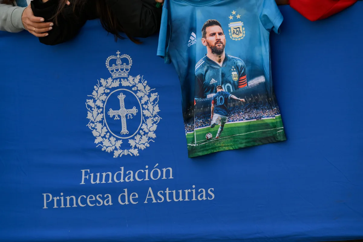 Lionel Messi Draws Hundreds of Fans in Oviedo Ahead of Princess of Asturias Award