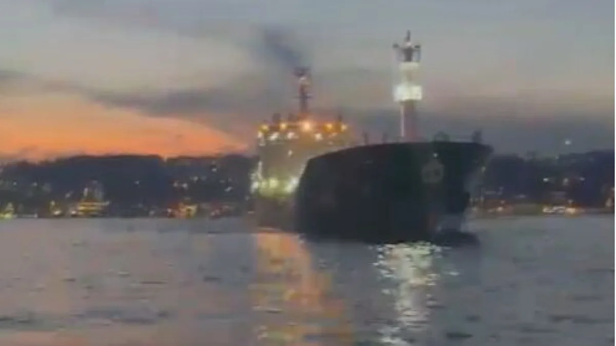 Un’avaria al motore della IVYAN sospende il traffico in entrambe le direzioni nello stretto di Istanbul