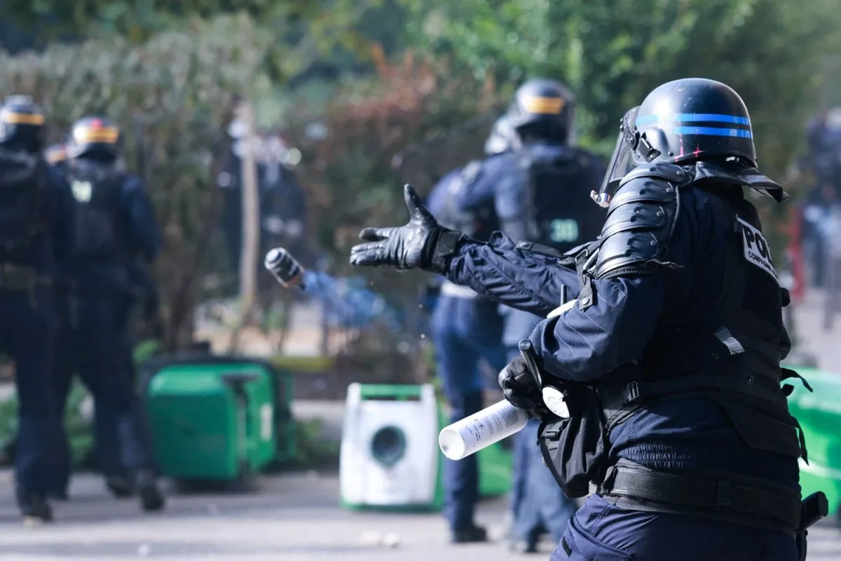 Frankreich erlaubt Blendgranaten bei Protesten am 17. Oktober bei schwerer urbaner Gewalt