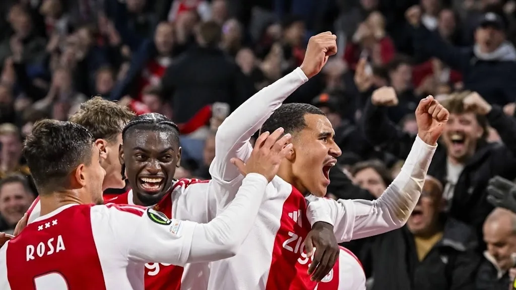 Ajax besiegt Atalanta in der Conference League dank später Tore mit 2:0