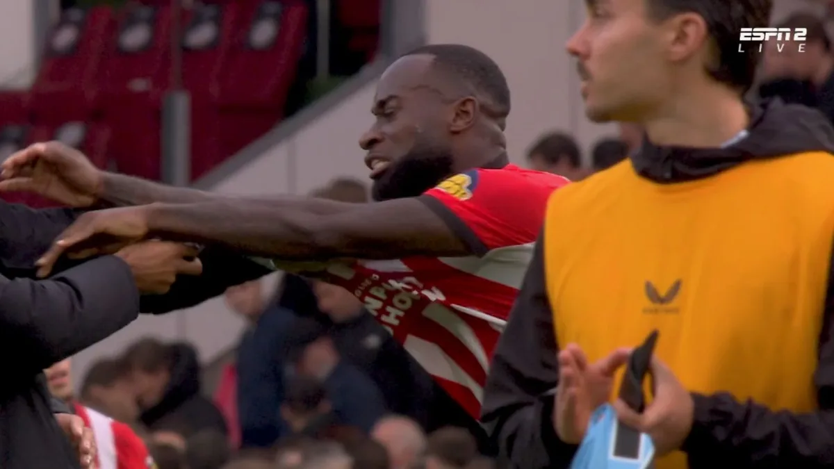 PSV ve Feyenoord oyuncuları 1-1'lik beraberliğin ardından tartıştı