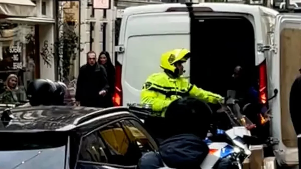 Agent in Amsterdam gebruikt stroomstootwapen tegen bezorger nadat diens bestelbus de weg blokkeert