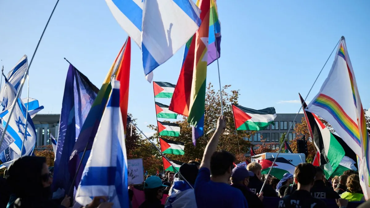 Thousands Join Pro-Palestinian Demonstration in Berlin Government District