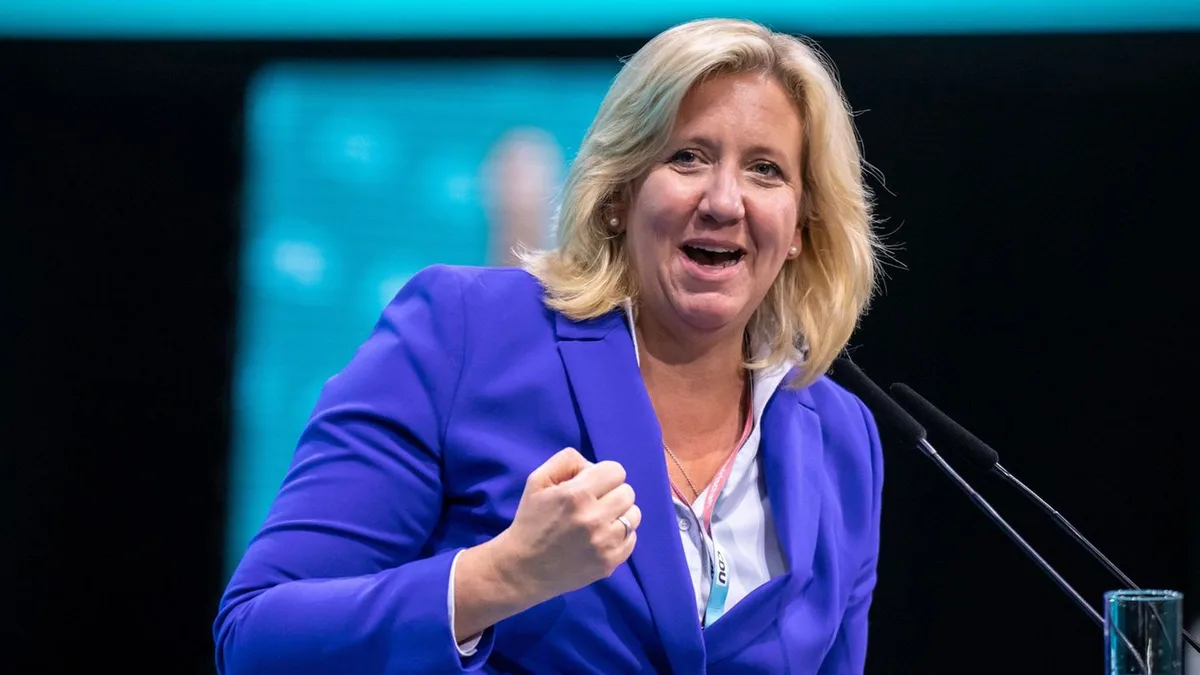Ines Claus dice sentirse honrada por ser mencionada en el debate sobre la sucesión de Steinmeier