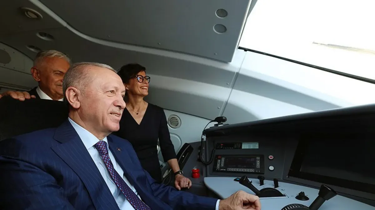 Erdoğan absolviert Testfahrt auf der Hochgeschwindigkeitsstrecke Çerkezköy–Kapıkule
