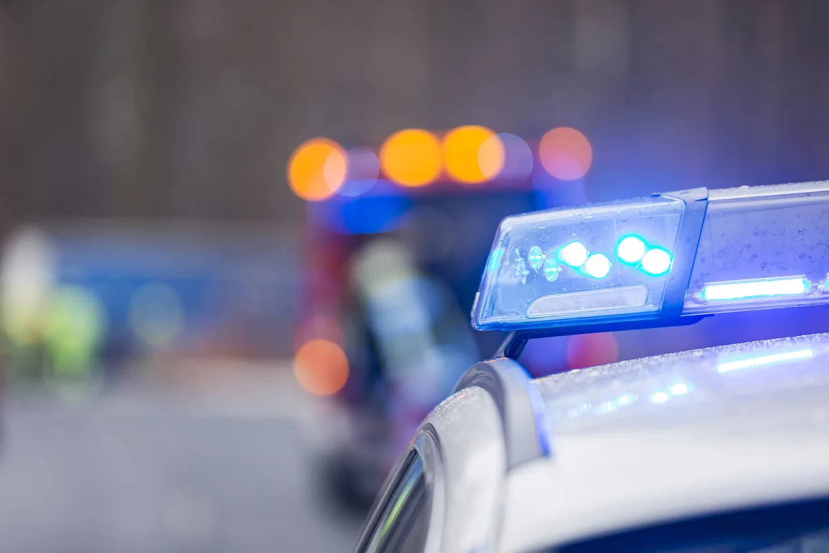 Politie zoekt getuigen nadat 15-jarige brommerrijder vlucht in Traiskirchen
