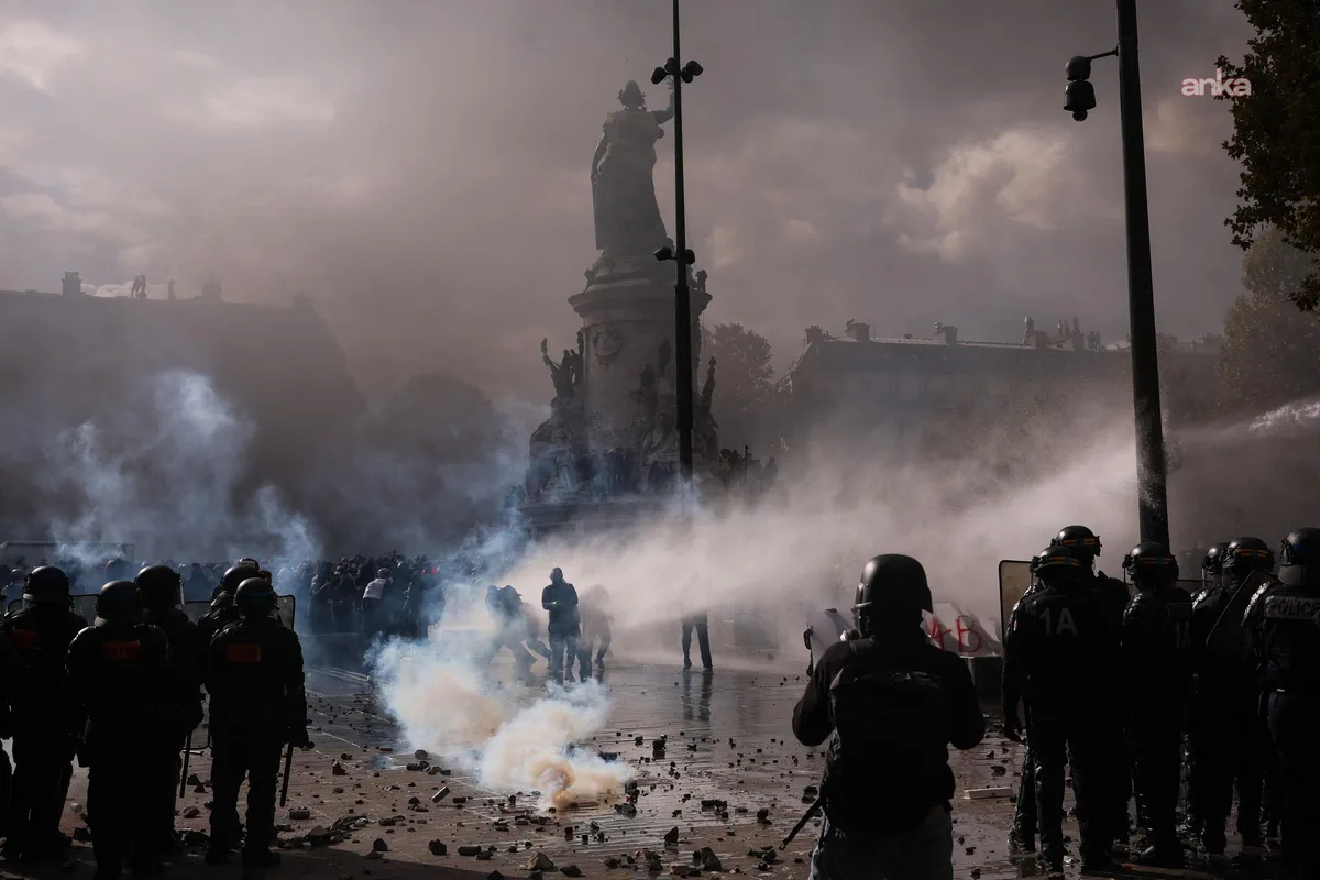 More Than 2,000 Arrested in France During Yellow Vest Protests