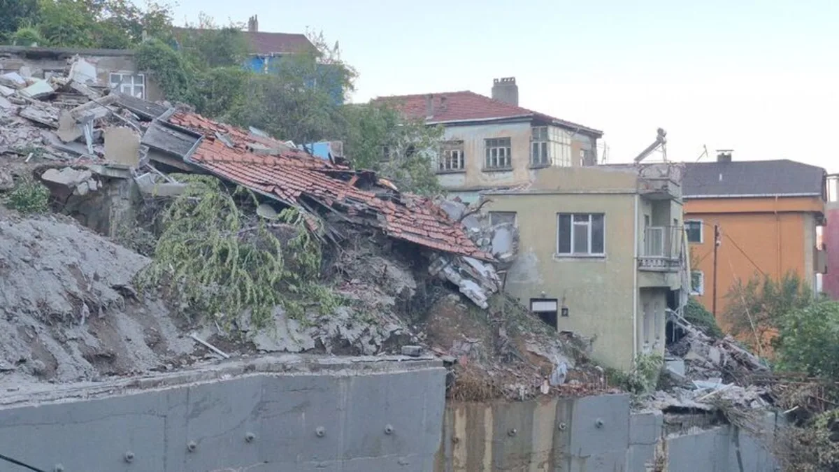 Zonguldak'ta bina çöktü: Bir kişi öldü, yakındaki binalardan 30 kişi tahliye edildi