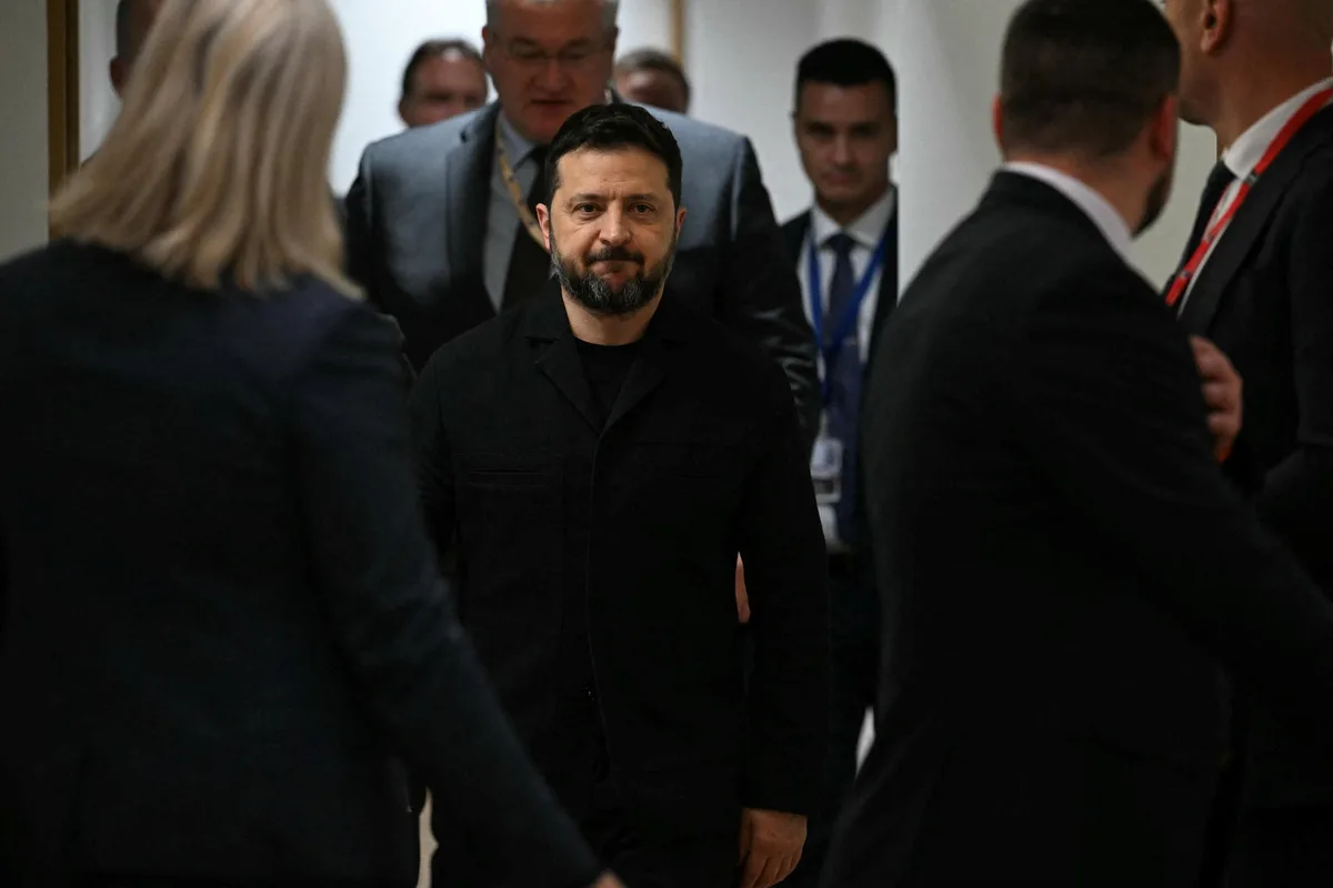 À Bruxelles, Zelensky cherche un soutien européen renforcé pour l’Ukraine face aux pressions de Trump
