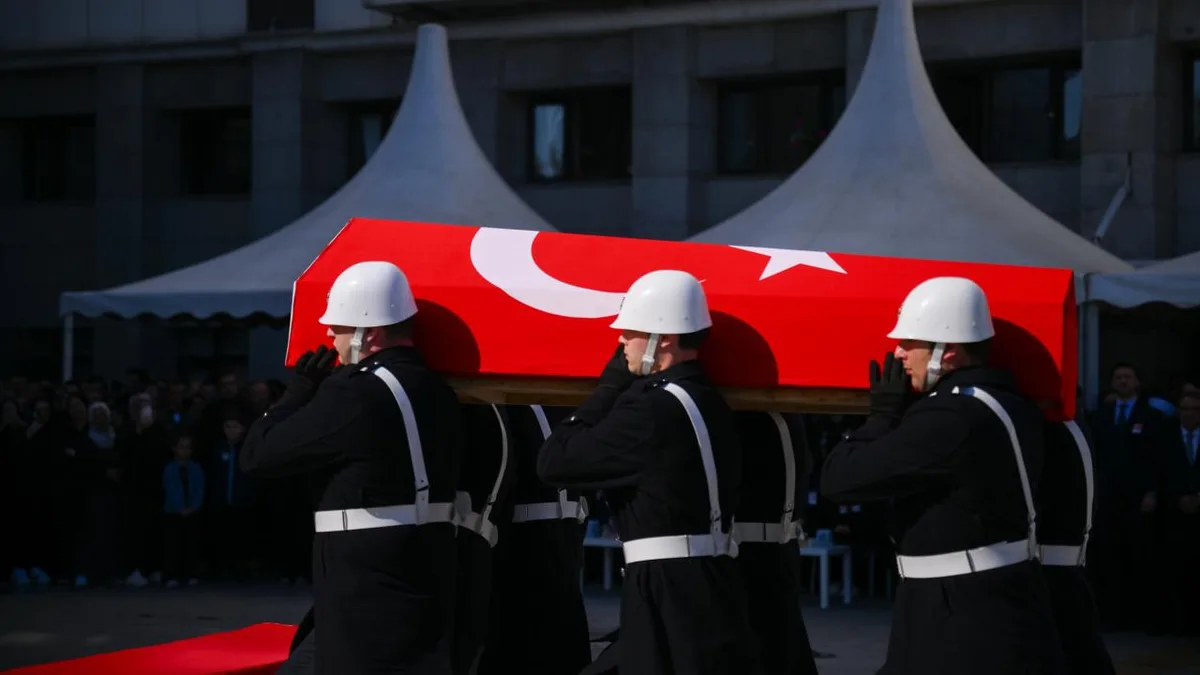 Kolonel Sayit Gökgöz komt om bij ongeval met militair voertuig in Ankara; twee gewonden