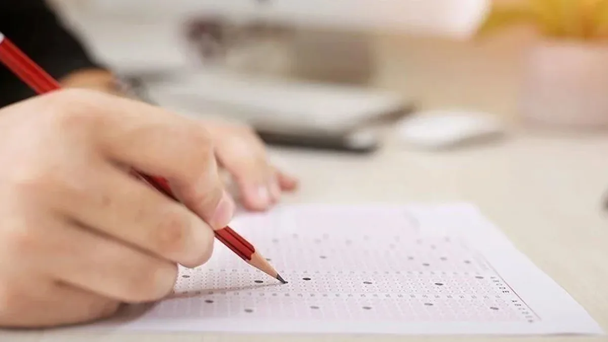 Turks ministerie van Onderwijs licht nieuw gezamenlijk examensysteem voor middelbare scholen toe