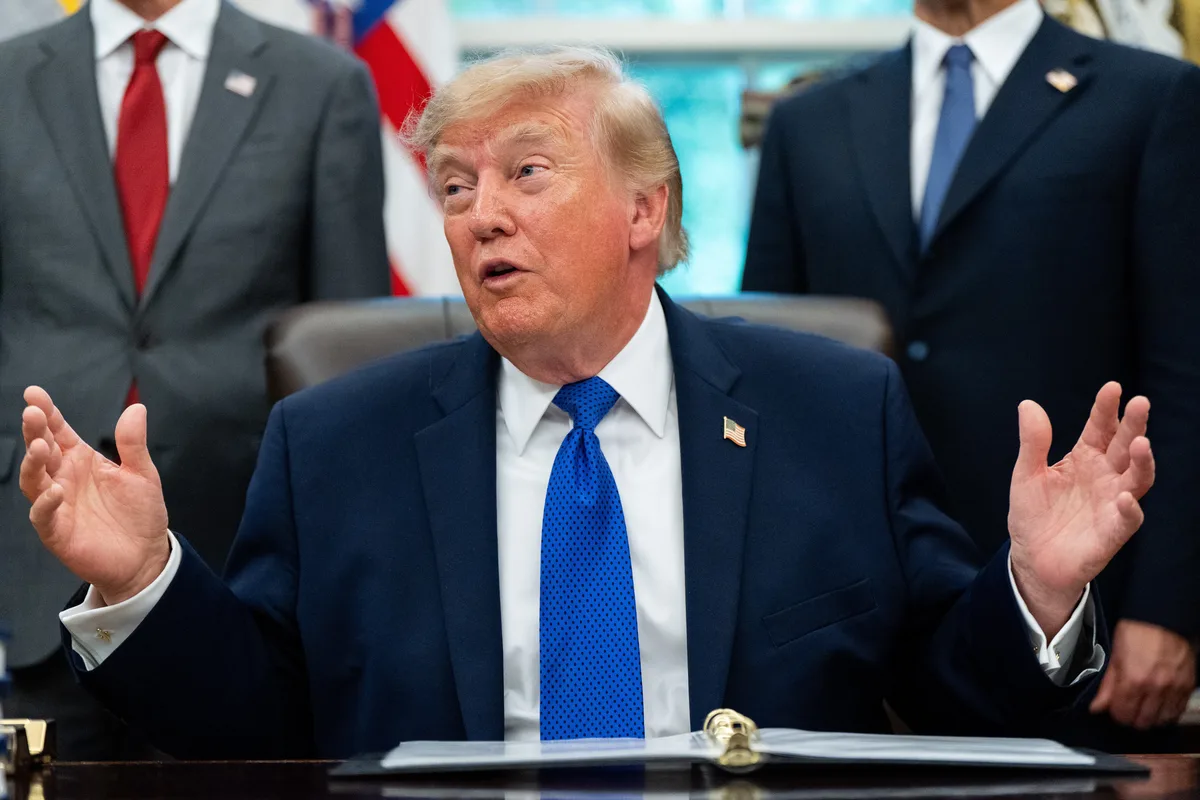 Trump expresa sorpresa por la liberación de cinco sospechosos en el complot de RAF Fairford