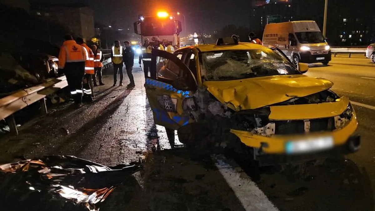 Fatal Car Crash in Kağıthane: 1 Dead, 2 Injured