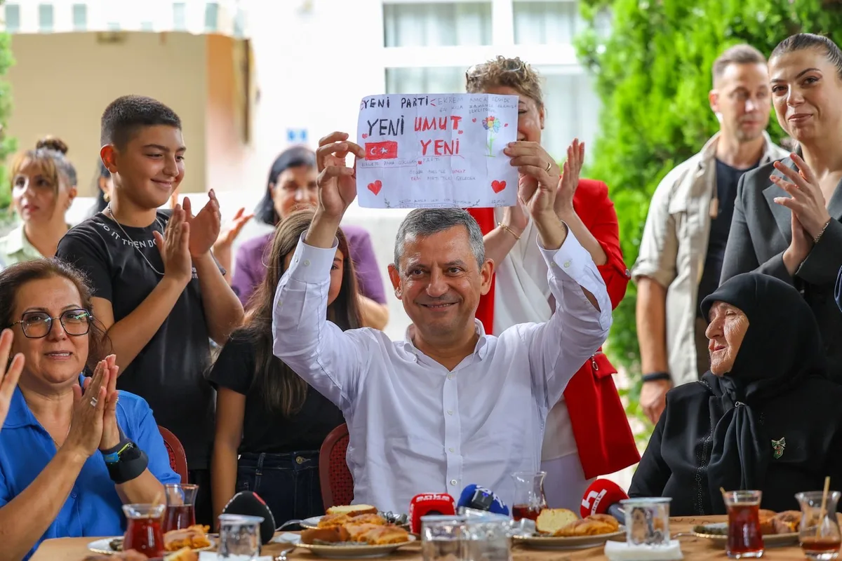 Özgür Özel appelle à un renouveau démocratique en Turquie dans un article de WELT