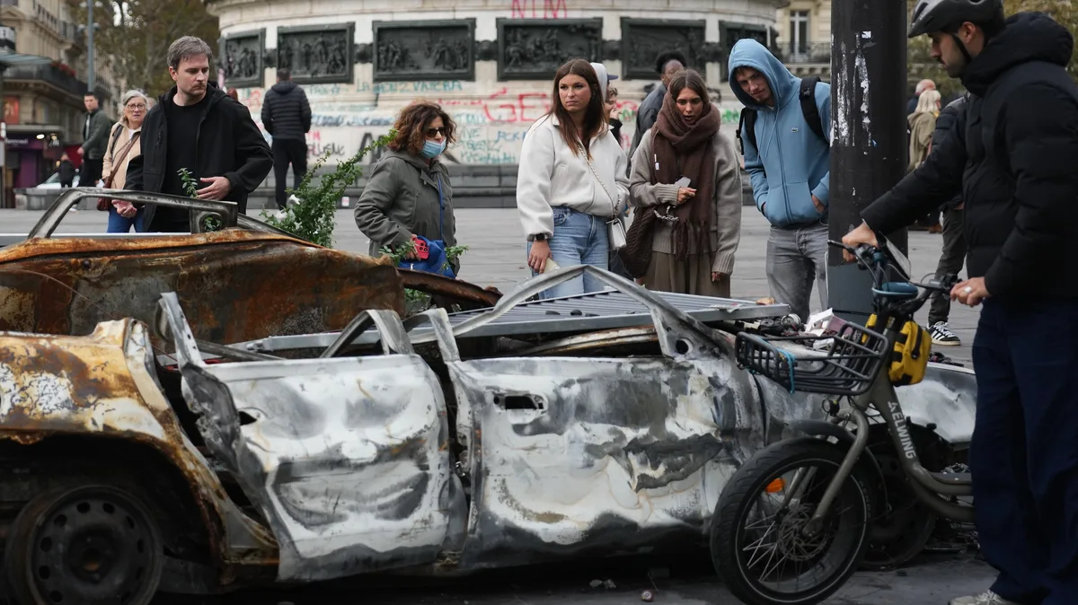 La Francia valuta restrizioni temporanee ai social media durante i disordini