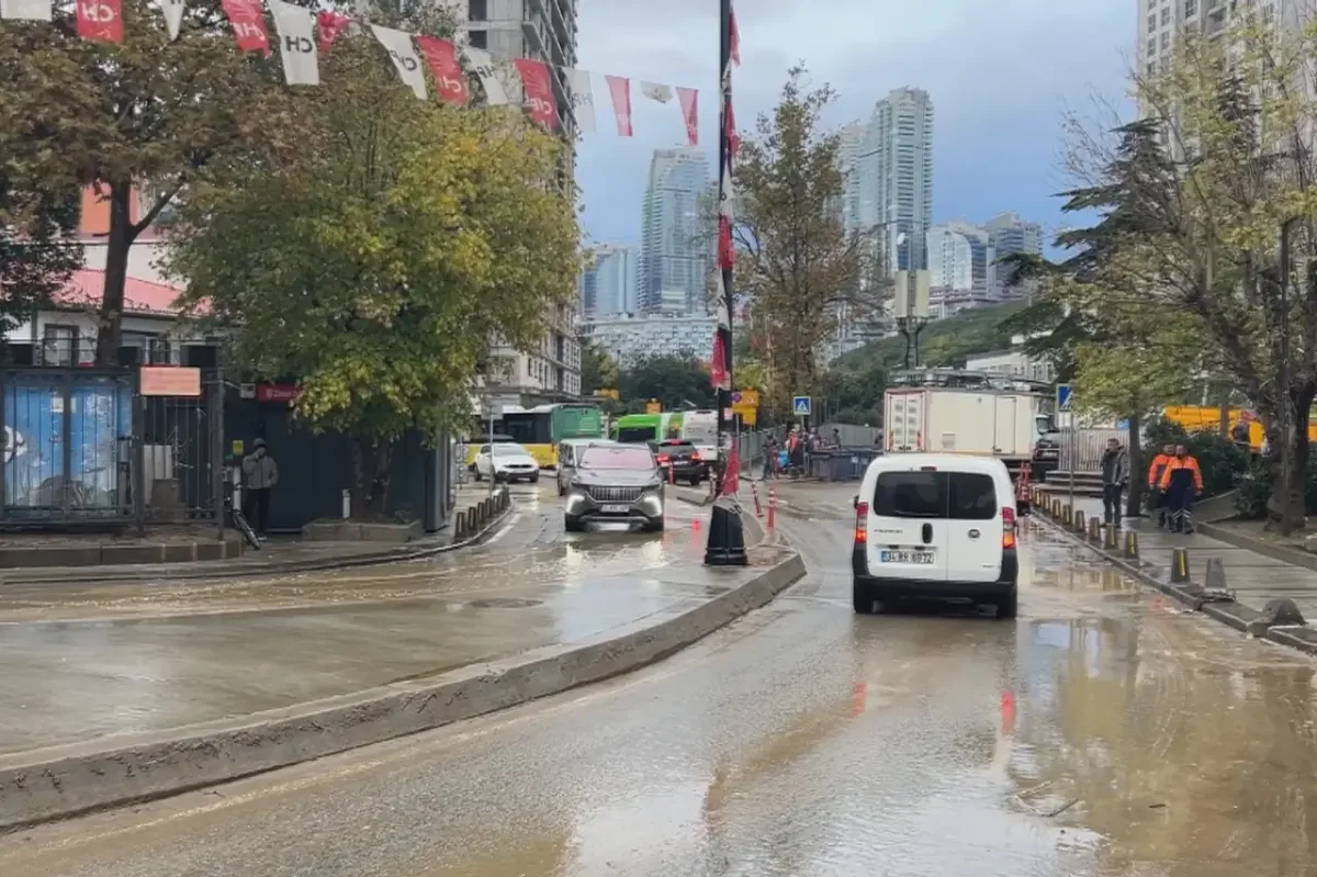 Cleanup and Damage Assessments Continue After Flooding in Istanbul’s Ayazağa