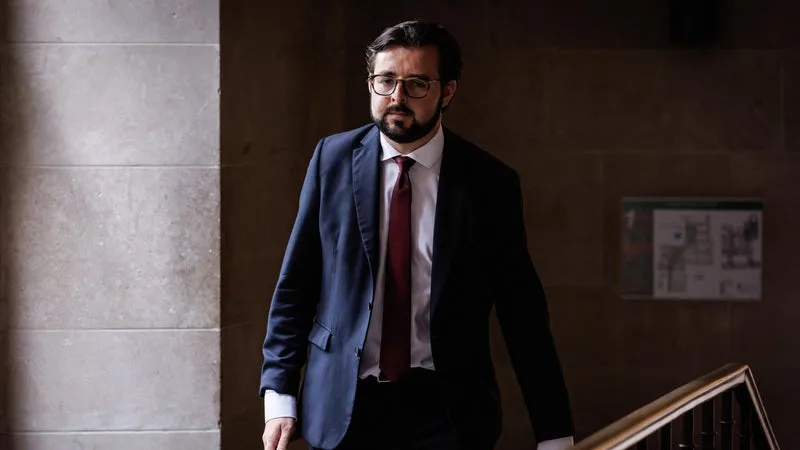 Philippe Brun chiede la reintegrazione legale nel Partito Socialista