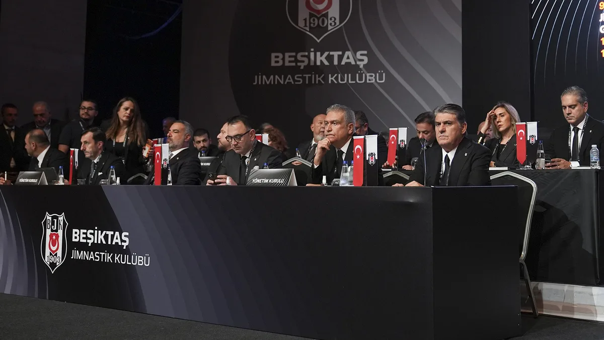 Beşiktaş' Serdal Adalı und Vorstand im Finanzbericht genehmigt