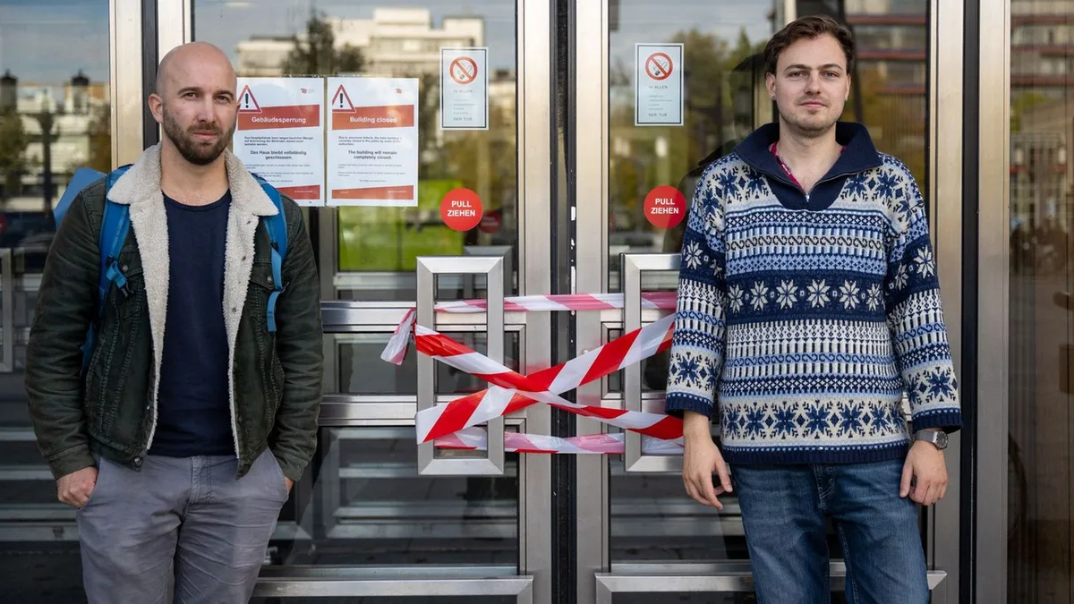 Berlin University Students Discuss Deteriorating Buildings and Possible Protests