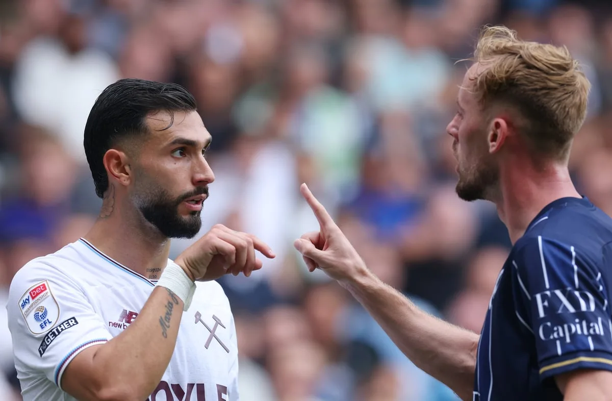 Taty Castellanos del West Ham acusado de escupir al portero del Millwall