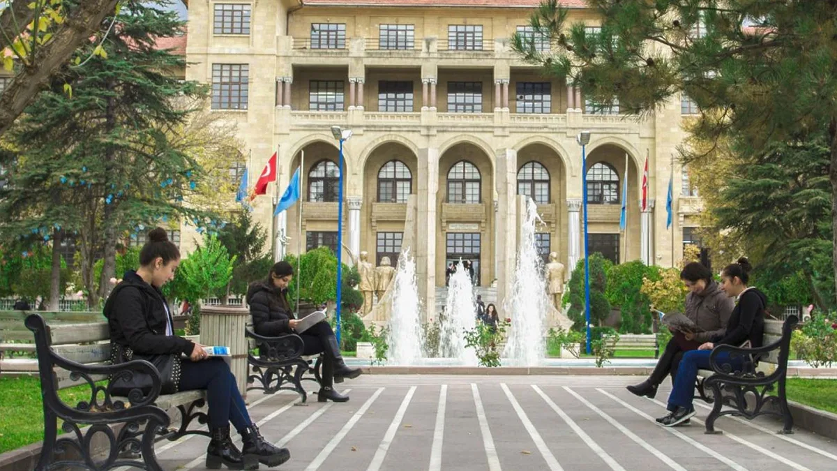 Turkije stelt landelijke minimumcriteria vast voor academische benoemingen en promoties