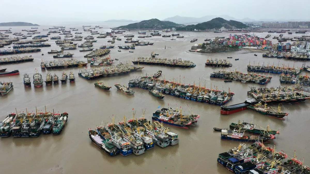 Typhoon Champi Approaches Taiwan and China, Disrupting Flights